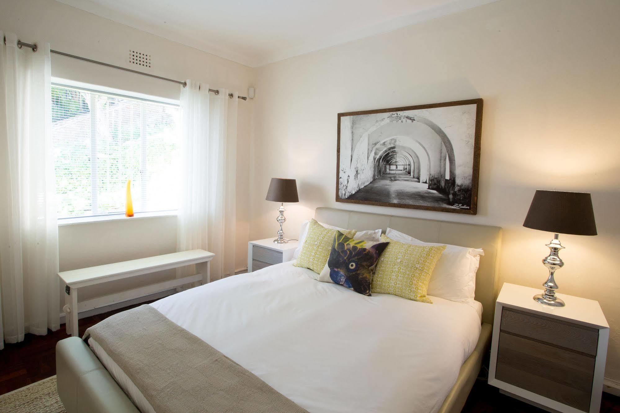 Caprice Camps Bay Apartment Bagian luar foto