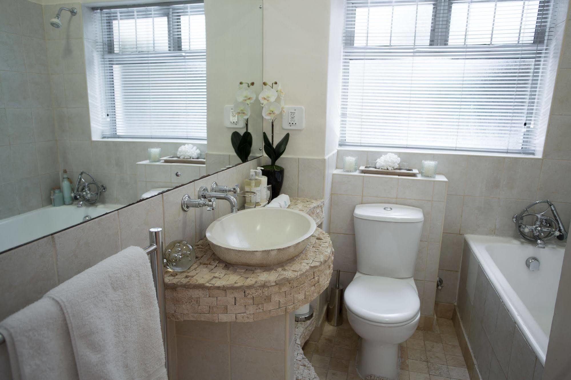 Caprice Camps Bay Apartment Bagian luar foto